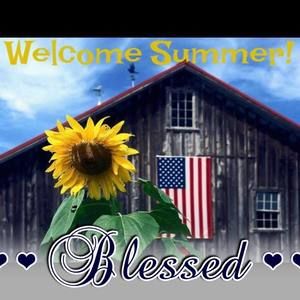 Meet your Posher, Claudia